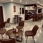 מלון Domaine De La *