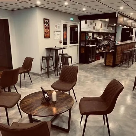 מלון Domaine De La *